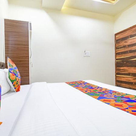 Fabhotel Crown Park 印多尔 外观 照片