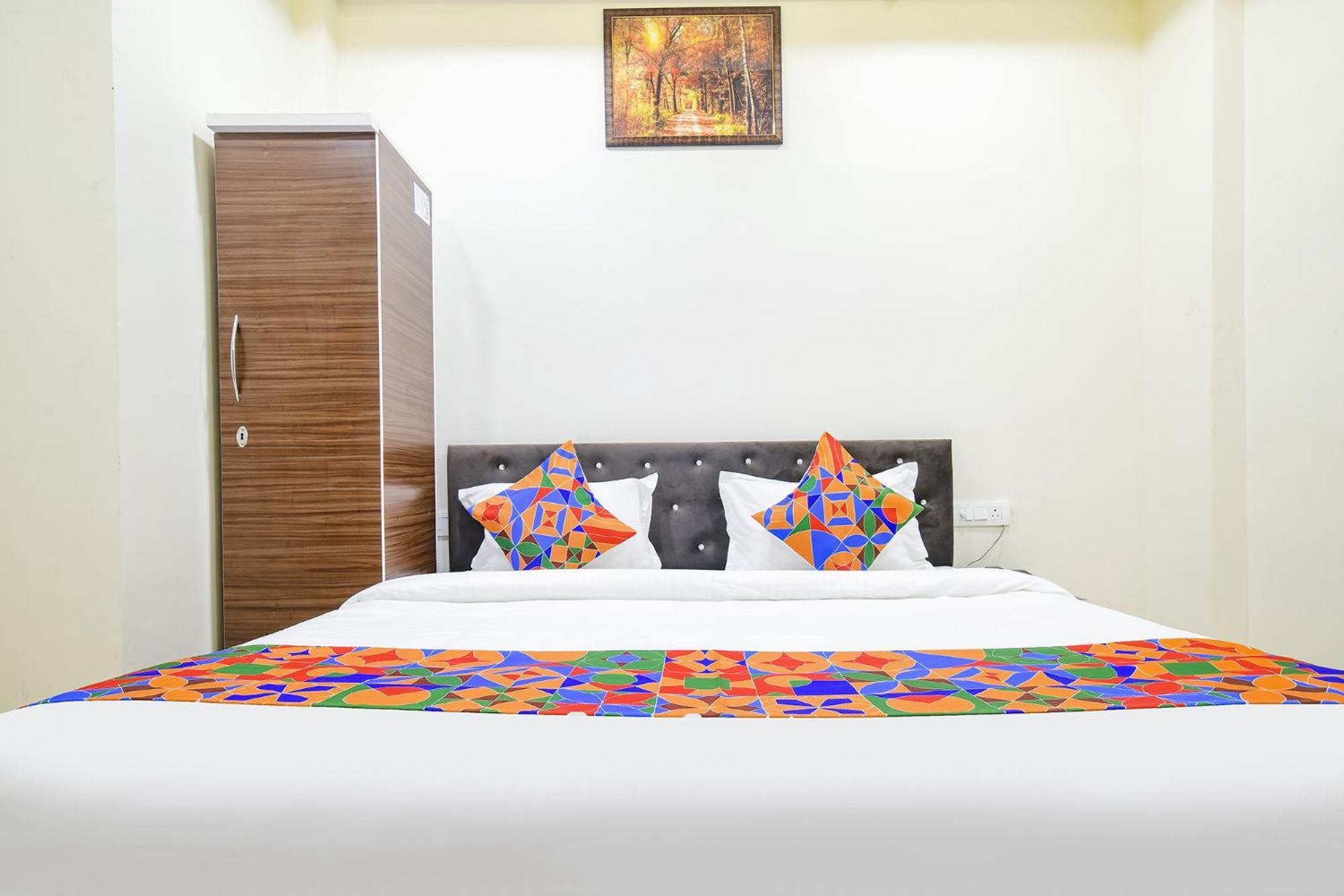 Fabhotel Crown Park 印多尔 外观 照片