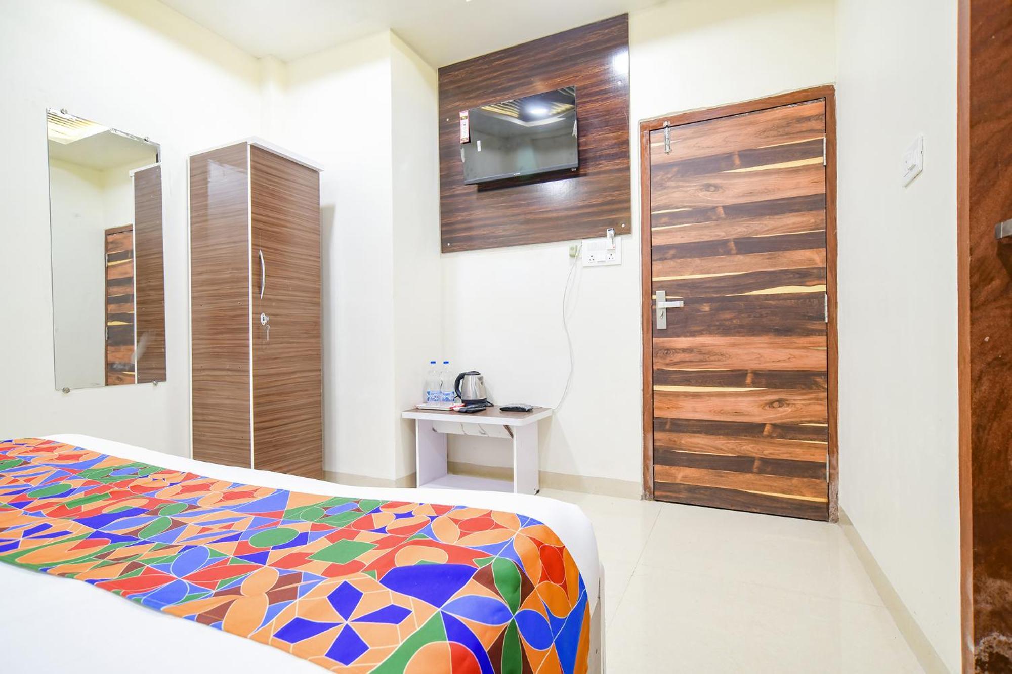 Fabhotel Crown Park 印多尔 外观 照片