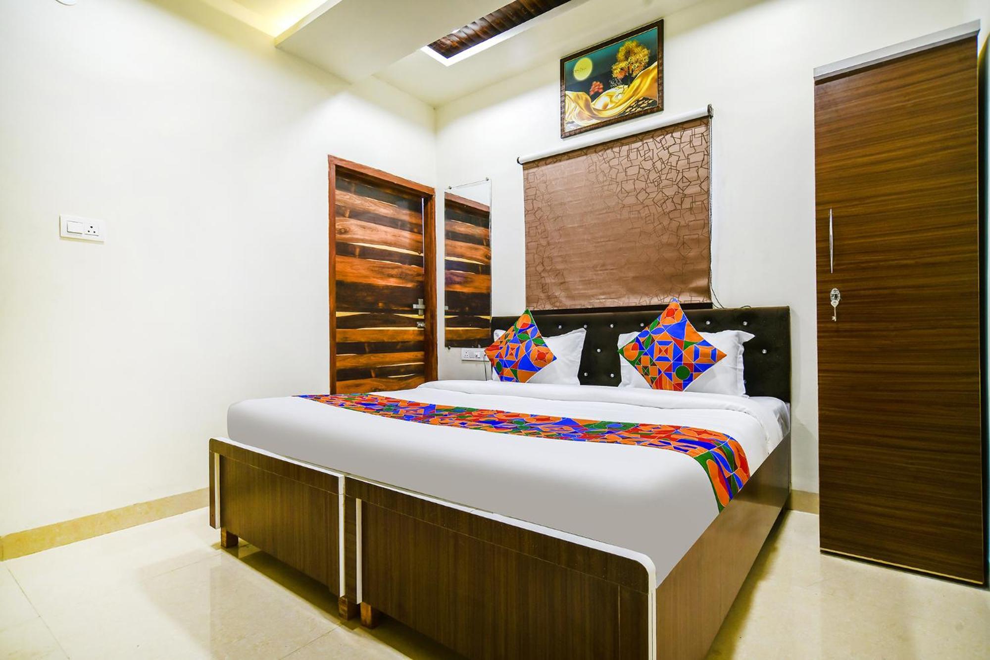Fabhotel Crown Park 印多尔 外观 照片