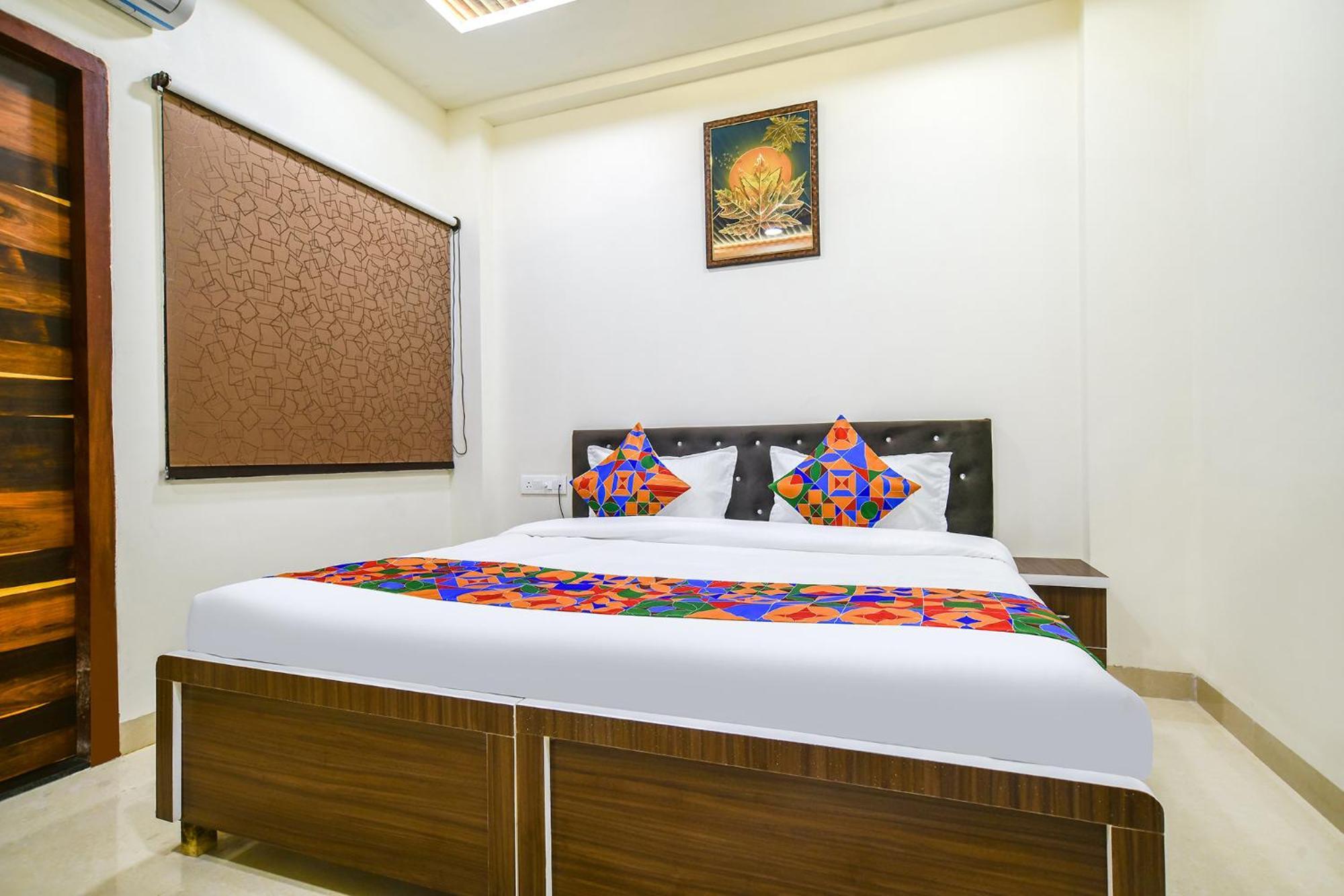 Fabhotel Crown Park 印多尔 外观 照片