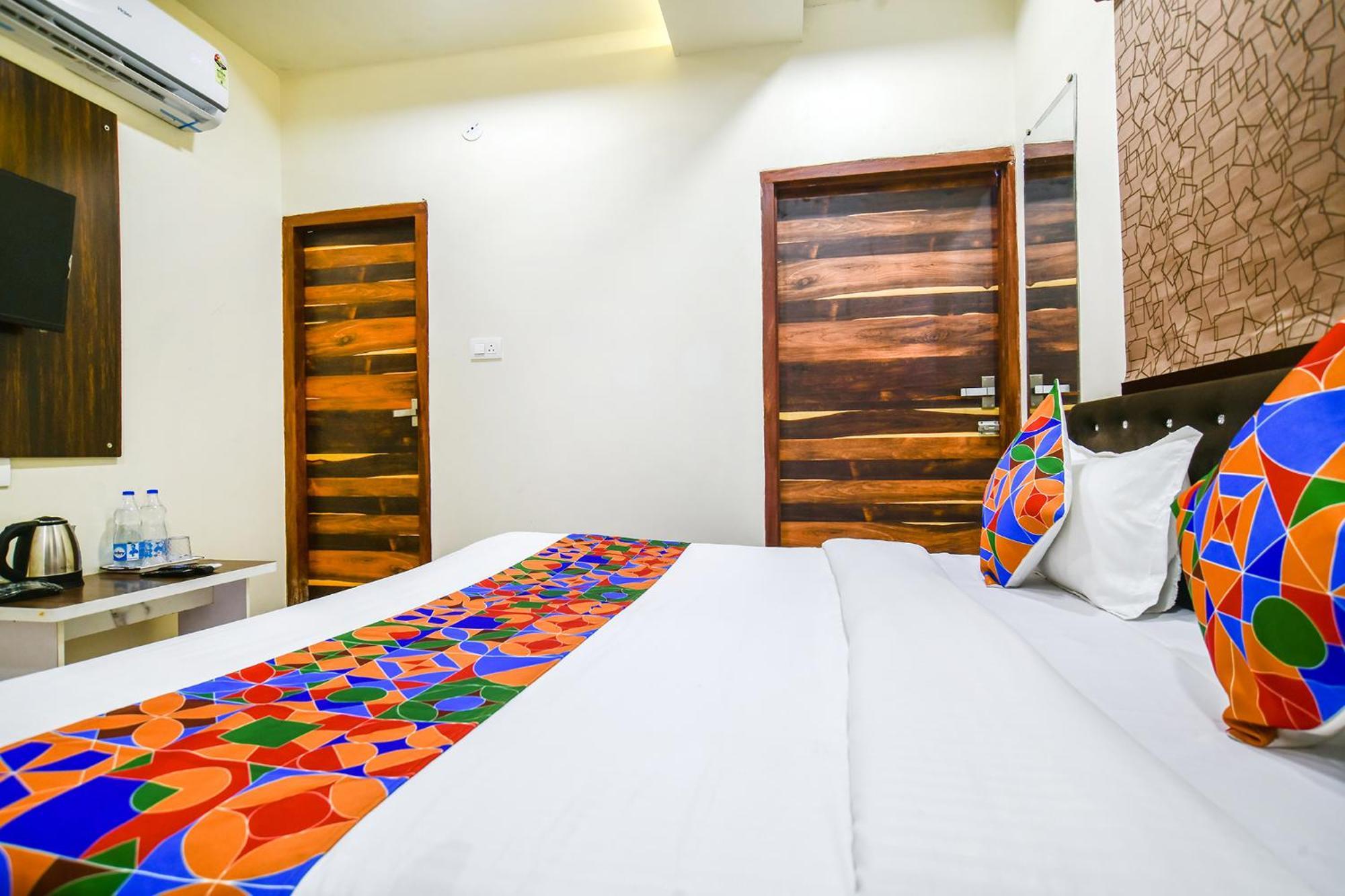 Fabhotel Crown Park 印多尔 外观 照片